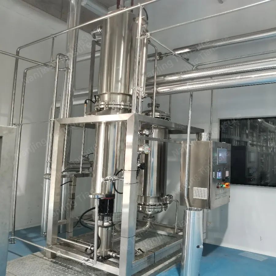 Clean steam generator for pharma