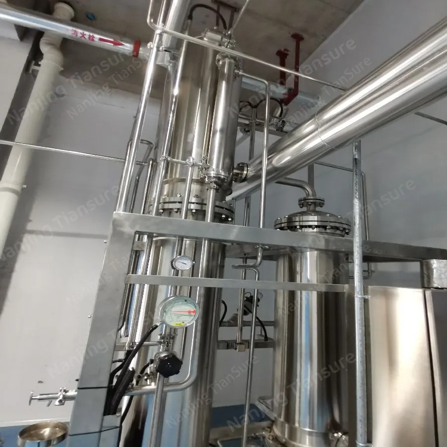 Clean steam generator for pharma