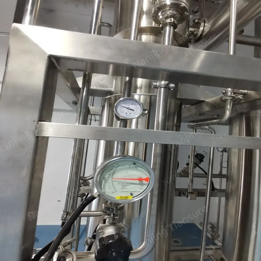 Clean steam generator for pharma