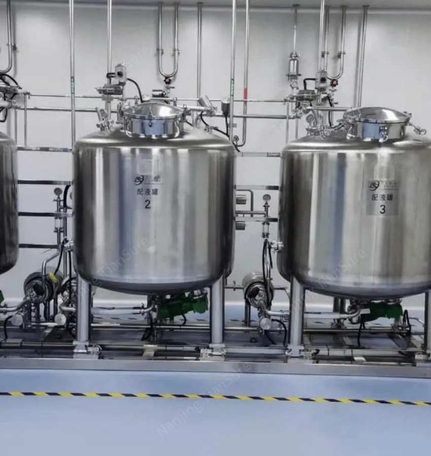 Liquid blending vessel